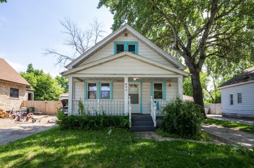 6878 42nd St, Milwaukee, WI 53209-2207