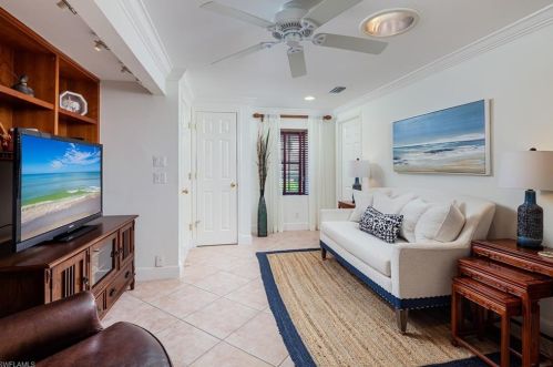 3232 Grn Dolphin Ln, Naples FL 34102-7916 exterior