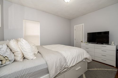 2 Maxwell Ct, Worcester MA 01607-1016 exterior