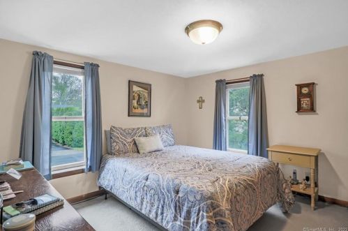 22 Amundsen St, Norwalk CT 06855-2237 exterior