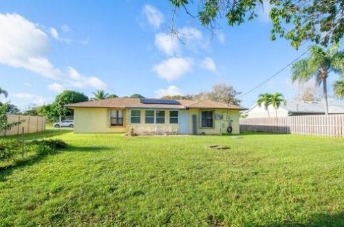 2173 Gaslight St, Fort Pierce FL  34952-7330 exterior