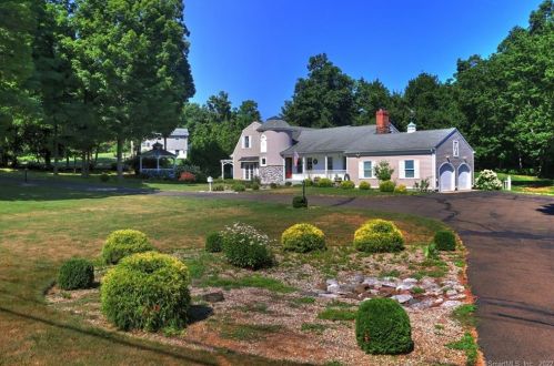 212 Blue Hills Rd, North Haven, CT 06473-1053