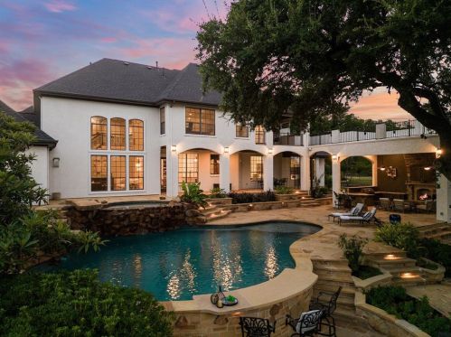 2209 Deleon Ct, Austin TX 78733-1629 exterior