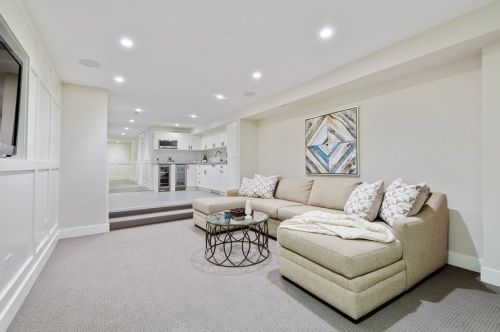 61 Elm St, Chicago IL 60610-2434 exterior