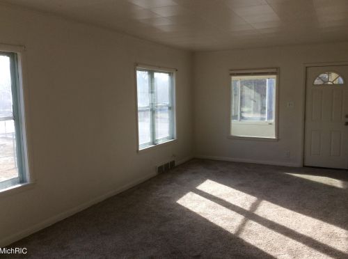 210 Hackley Ave, Meskegon MI 49444-1060 exterior