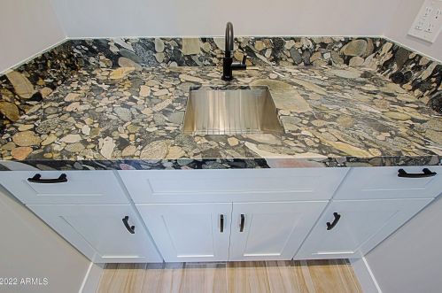 4226 42nd St, Phoenix AZ  85018-4208 exterior