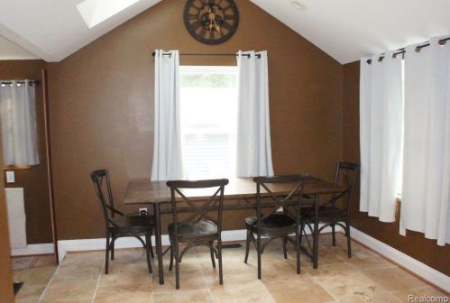 3322 Emmons Ave, Rochester MI 48307-5515 exterior