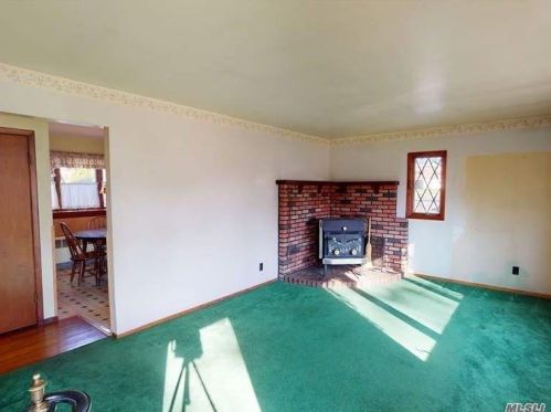 83 21 St, Huntington Station NY 11746-3257 exterior