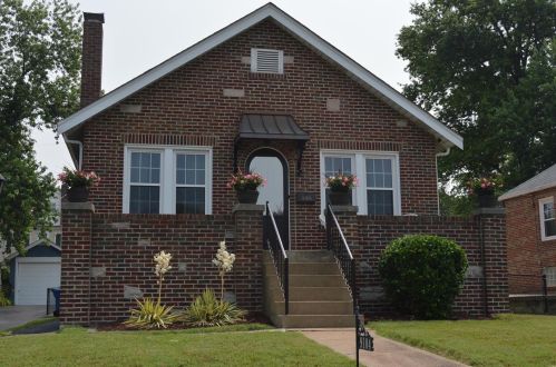 9104 Niles Pl, Saint Louis, MO 63123-4540