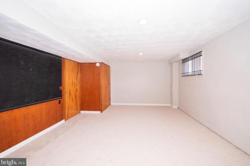 9615 New Hampshire Ave, Silver Spring MD 20905-3918 exterior