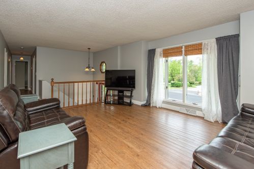 907 Robin Hill Dr, Joliet, IL 60404-9644