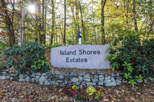 23 Vinton Dr, Concord NH  03303-1582 exterior