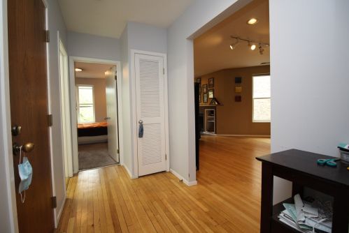 921 Gunnison St, Chicago IL  60640-4258 exterior