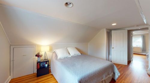 33 Linnmore Dr, Manchester CT  06040-3813 exterior