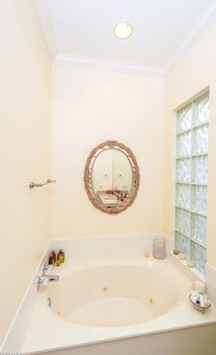 2884 Hatteras Way, Naples FL 34119-7524 exterior