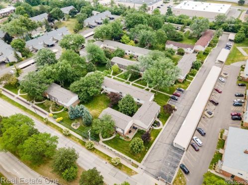 943 Kirts Blvd, Troy MI 48084-4837 exterior