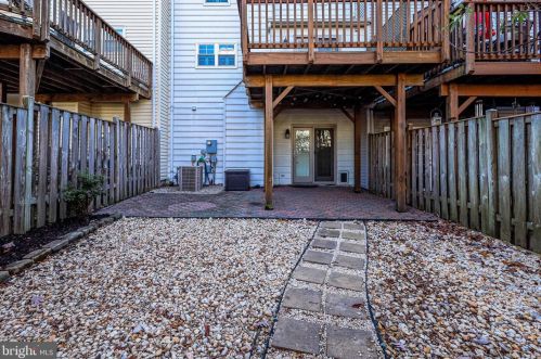 6026 Lands End Ln, Alexandria VA 22315-2669 exterior