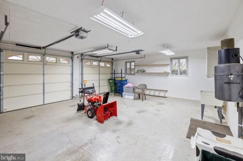 106 Lee Ann Ct, Hanover PA 17331-9560 exterior