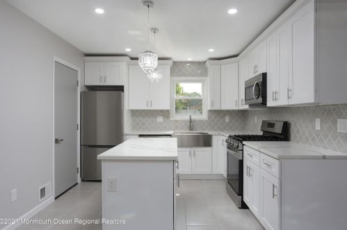 16 Carole Pl, Old Bridge NJ  08857-2502 exterior