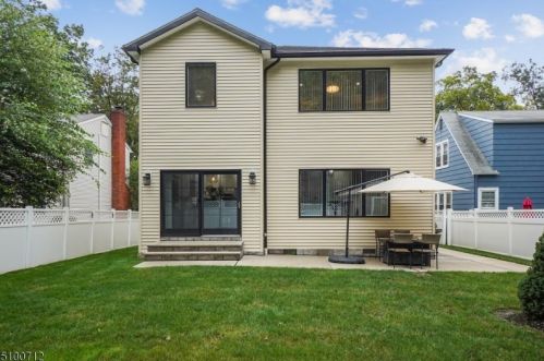 30 Mount Pleasant Pkwy, Livingston NJ  07039-2821 exterior