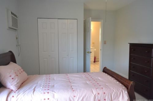 13 Holbrook St, Milford CT 06460-5133 exterior