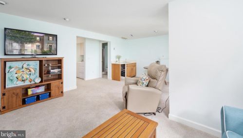 6133 Joust Ln, Alexandria VA 22315-4809 exterior