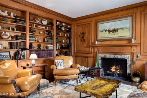 530 Round Hl Rd, Greenwich CT 06831-2653 exterior