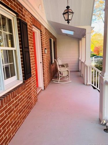 34 Gln Ave, Norwalk CT 06850-1835 exterior