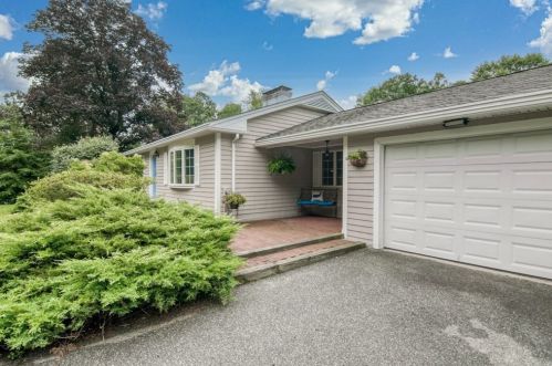 404 Springfield St, Wilbraham, MA 01095-1937