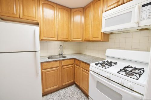 422 158th St, Bronx NY 10456-7702 exterior