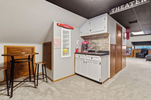 1015 76, Milwaukee WI 53214-3031 exterior