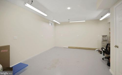 7001 Highland Mdw Ct, Alexandria VA 22315-3963 exterior