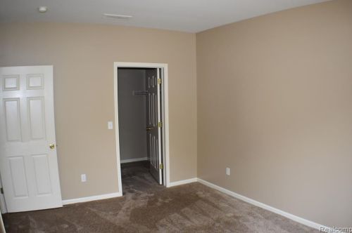 16364 Grandview Dr, Macomb Township MI 48044-4068 exterior