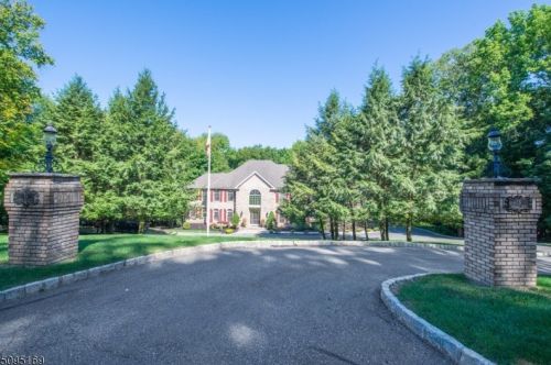 15 Douglas Dr, Sparta, NJ 07871-3040