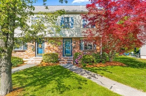 211-B Pine St, Danvers MA 01923-3513 exterior