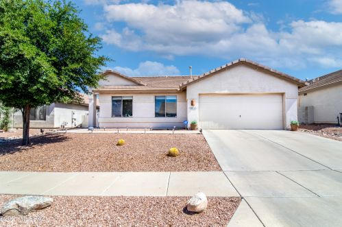 10143 Falcon Point Dr, Tucson, AZ 85730-6134