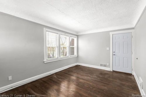 17213 Wood St, Melvindale MI 48122-2200 exterior