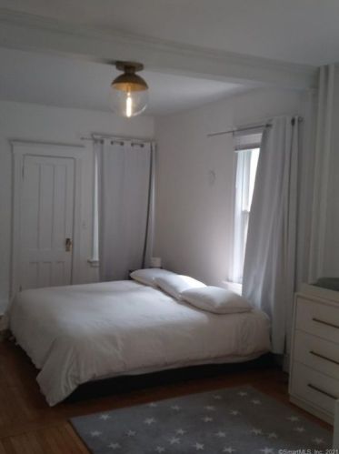 10 Bettswood Rd, Norwalk CT 06851-5104 exterior