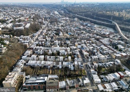 211 Krams Ave, Philadelphia PA  19127-1213 exterior