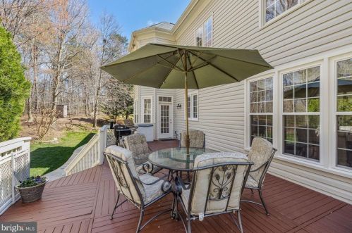 7001 Highland Mdw Ct, Alexandria VA 22315-3963 exterior