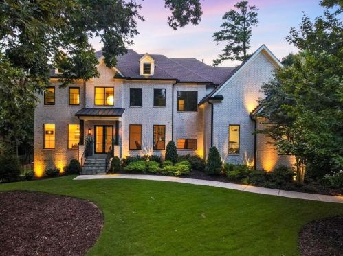 4736 Lk Forrest Dr, Atlanta GA 30342-2217 exterior