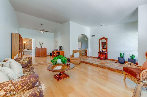 11425 23rd St, Phoenix, AZ 85028-1703