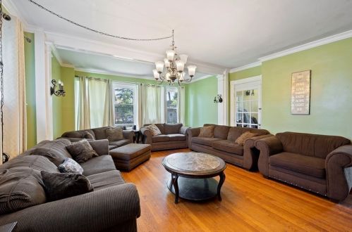 346 Maple St, Springfield MA 01105-1953 exterior