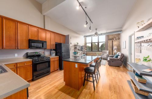 1924 Hubbard St, Milwaukee, WI 53212-3740