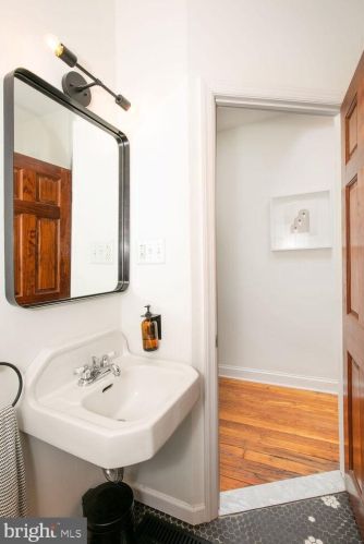 2536 Collins St, Philadelphia PA 19125-1407 exterior