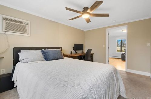 92 West St, Windsor Locks CT  06096-1813 exterior