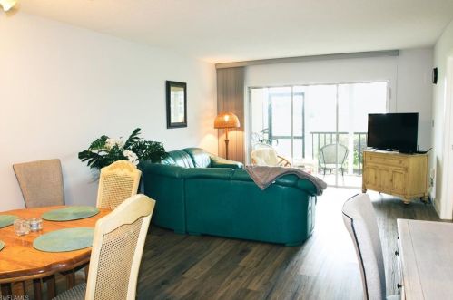 9 High Point Cir, Naples, FL 34103-4225