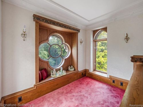 2009 Victoria Hl, Rochester MI exterior