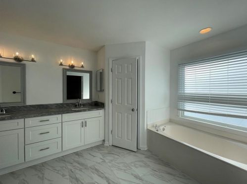 10895 Glenbarr Dr, Duluth GA 30097-7876 exterior