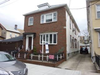 1213 9th St, Brooklyn, NY 11230-5107
